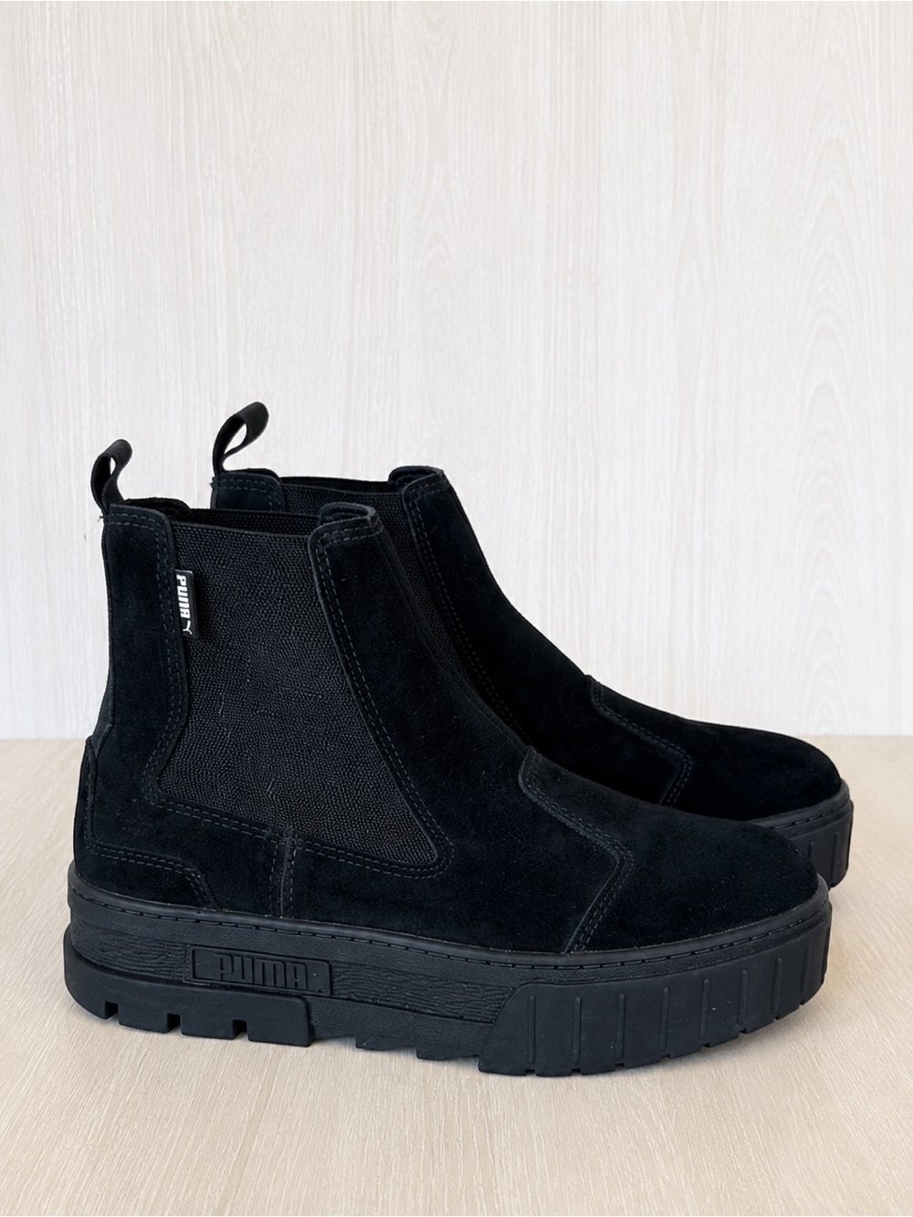 PUMA Mayze Chelsea Boots Women’s 7.5 Black Suede Platform Lug Sole 382829-01